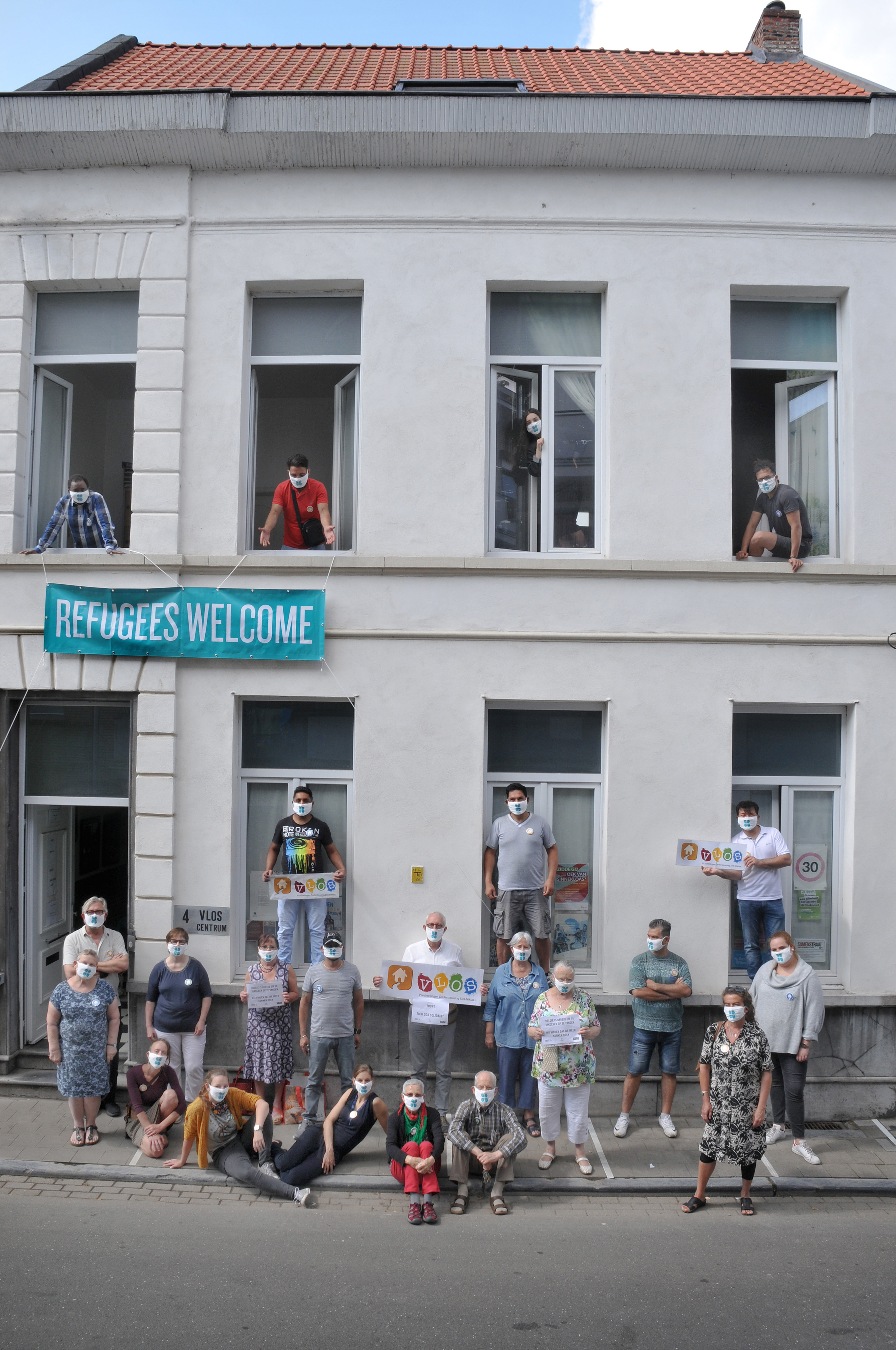 groepsfoto VLOS mondmasker 1 (003).jpg